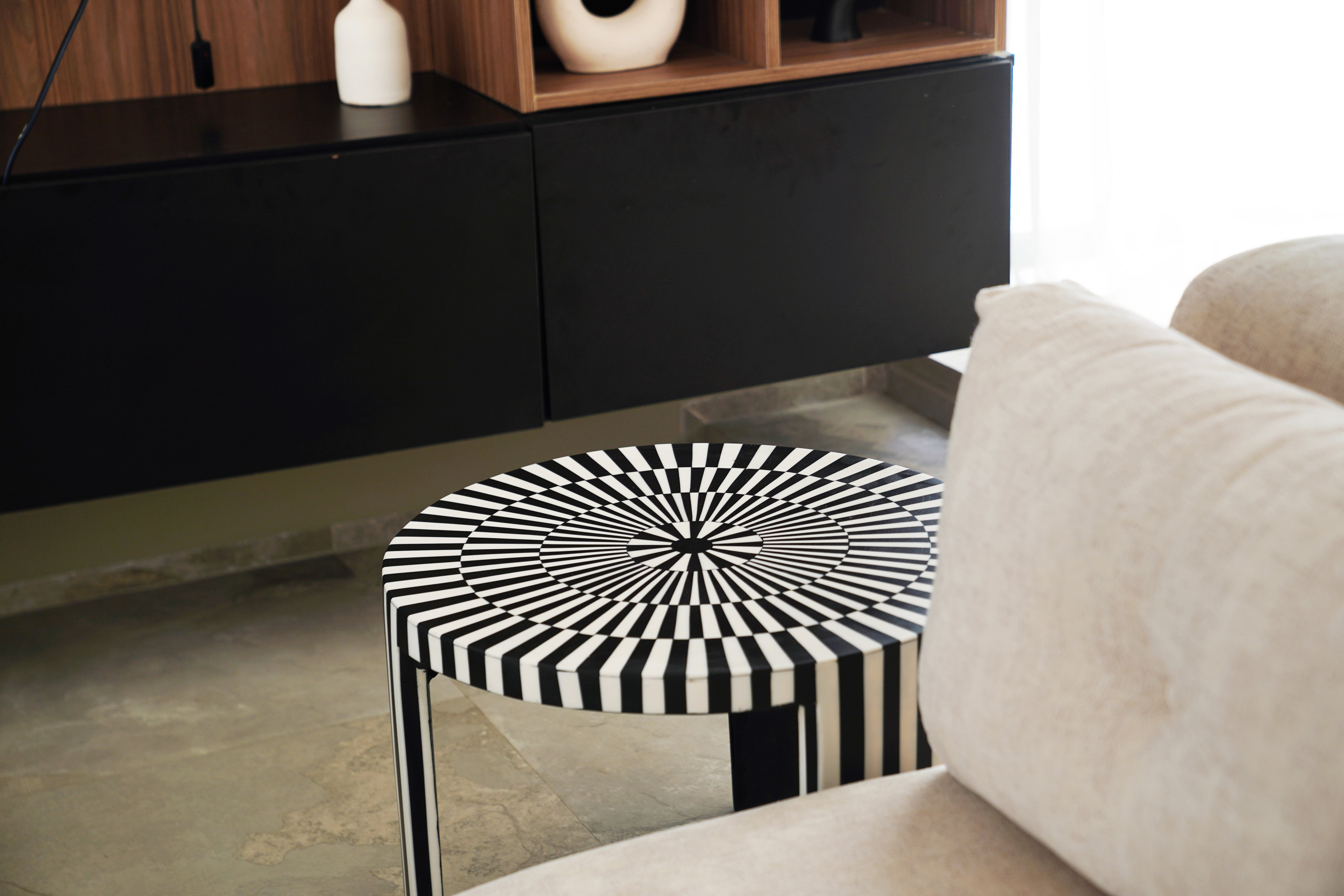 CLÉO - Duo table basse en résine et bois de noyer